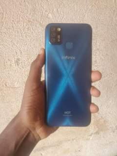 A picture of Selling That Good as New infinix Hot 10lite at only