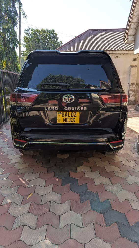 A picture of Land cruiser V8 on sale