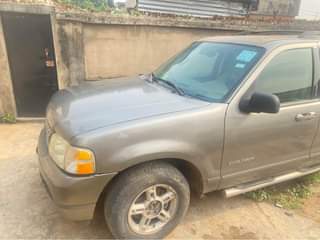 A picture of Ford Explorer 2004