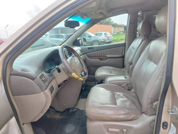 A picture of 2005 Toyota Sienna XLE LIMITED Best price 5 3M THIS