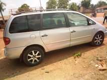 A picture of Volkswagen sharan bus