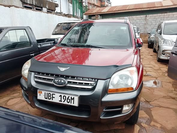 A picture of Kia left hand 25millions good condition CALL 0786 92 82