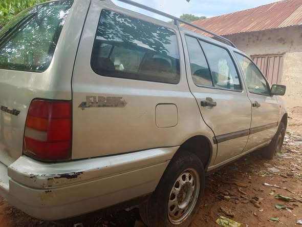A picture of Clean NG Used Golf 3 wagon first body price Engine