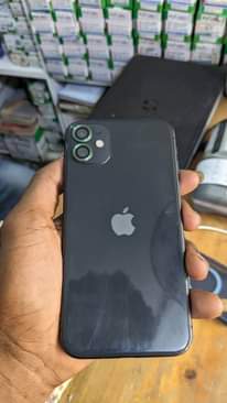 A picture of Iphone 11 gb 128