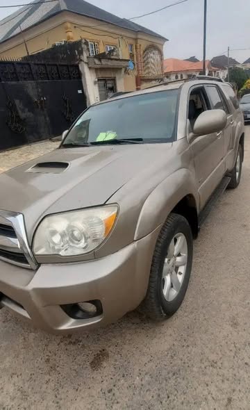 A picture of 08 Toyota 4runner ENGINE ISSUE BUY AND TOW
