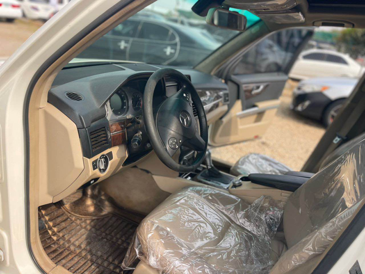 A picture of Neatly used Lexus ES 330 with untempered engine and gear