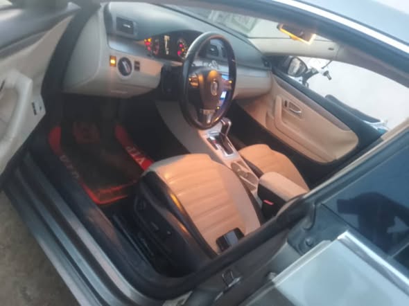 A picture of Volkswagen Passat 2008 model