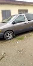 A picture of 1999 Toyota Sienna