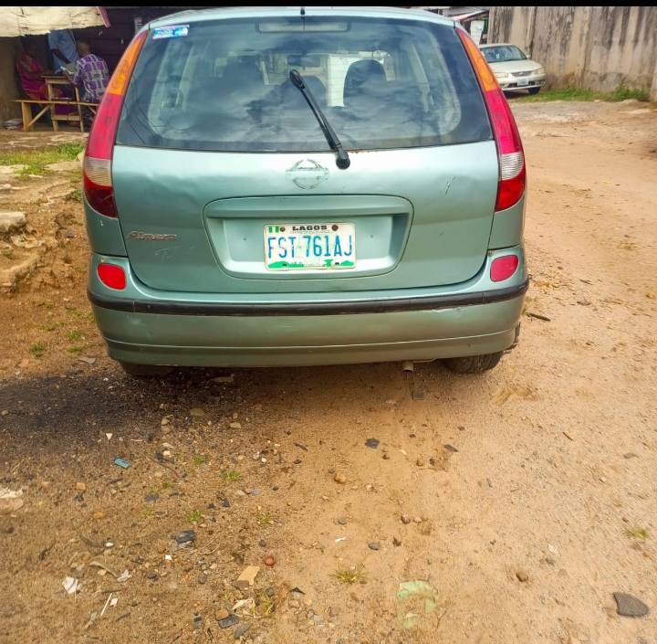 A picture of Nissan Tino