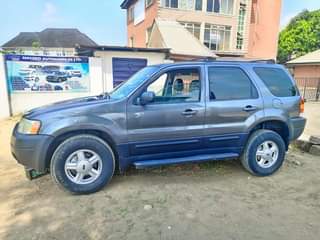 A picture of Ford Escape 2004 model Clean and neat