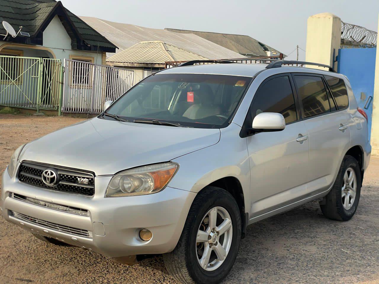 A picture of TOYOTA RAV4 2008 