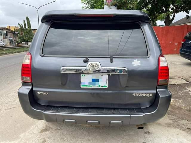 A picture of Toyota 4Runner 07