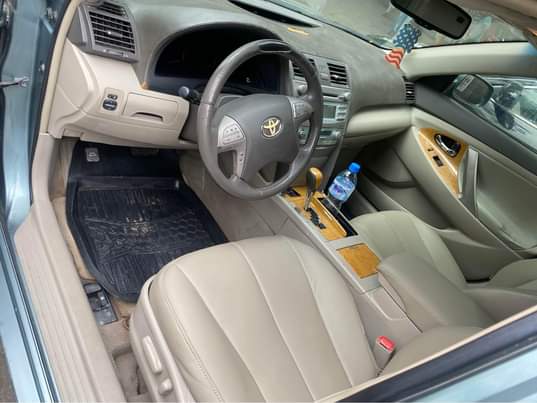 A picture of FIRST BODY XLE 2008 4PLUGS LEATHER INTERIOR CLEAN AS SEEN