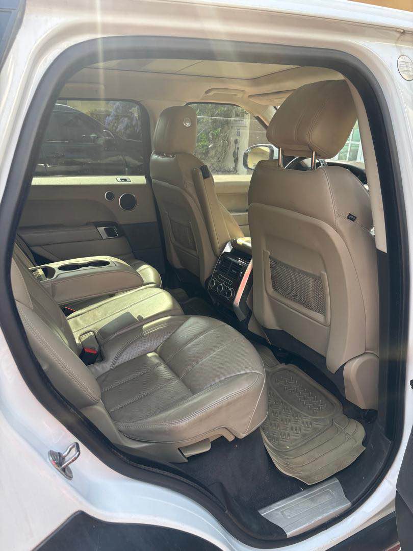 A picture of LAND ROVER RANGE ROVER 2014 WHITE