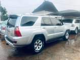 A picture of 05 Toyota 4Runnwr