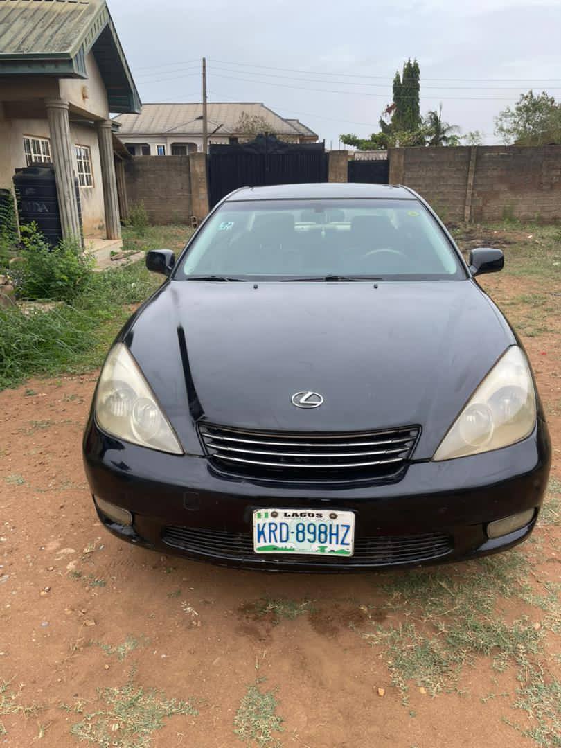 A picture of Lexus Es 330 everything is working perfectly 3 5m