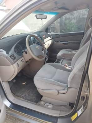 A picture of SMARTAUTOS 07 Toyota Sienna Sound Engine Gear has a little