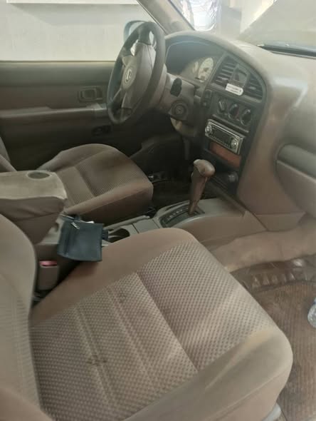 A picture of Nissan with automatic transmission and Auxiliary