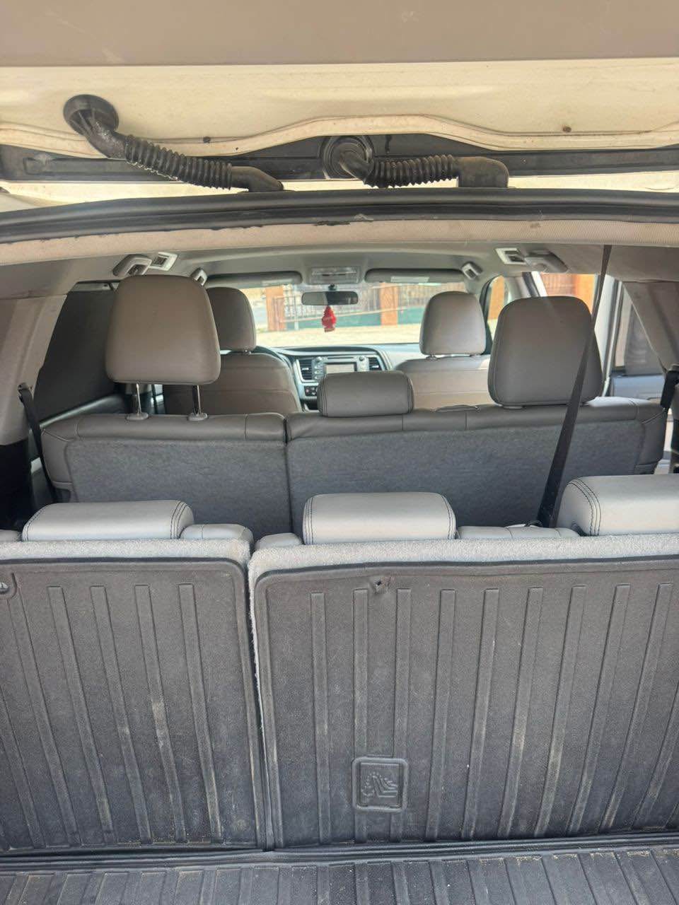 A picture of DISTRESS TOKS 2016 FORIEGN USED TOYOTA HIGHLANDER LE PRICE N26