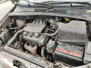 A picture of super clean sharp TOYOTA SIENNA 2000 Model excellent untouched engine