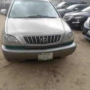 A picture of Lexus rx300 neatly used 2001 model sound engine gear ac