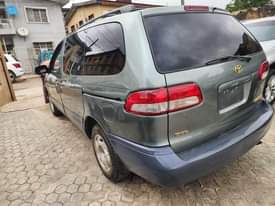 A picture of Brand Toyota Model Sienna Year 2000