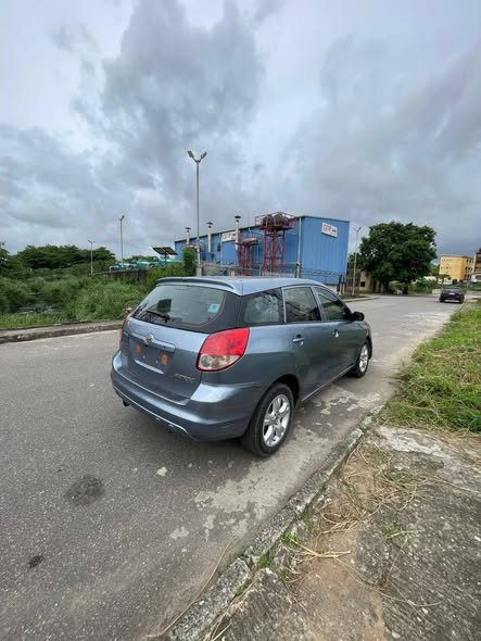 A picture of Toyota matrix 2004
