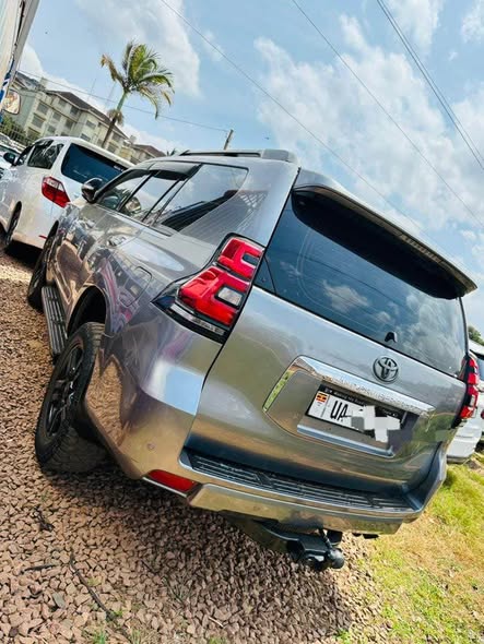 A picture of LANDCRUISER