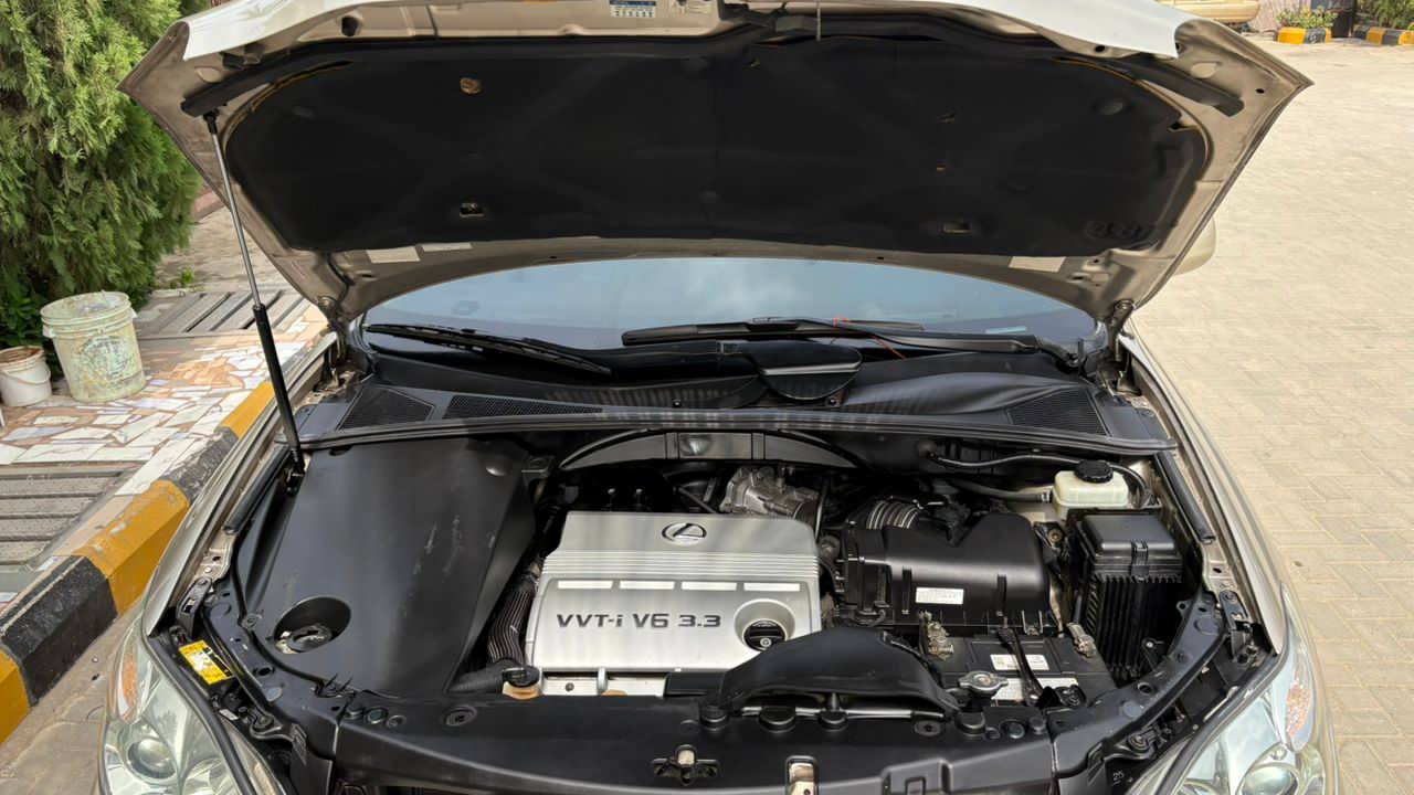 A picture of Lexus Rx330