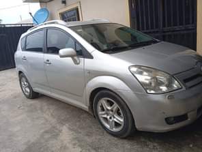 A picture of Just in 2006 MODEL Toyota Corolla verso Engine very silent