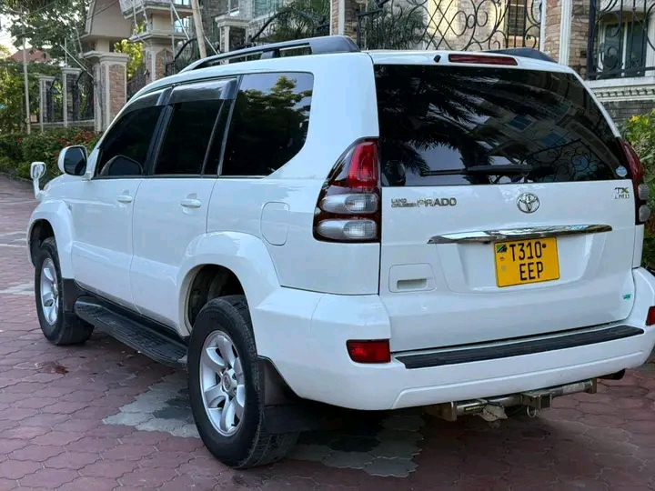 A picture of TOYOTA PRADO DIAMOND