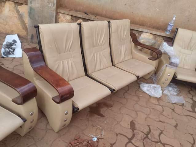 A picture of Executive waiting set