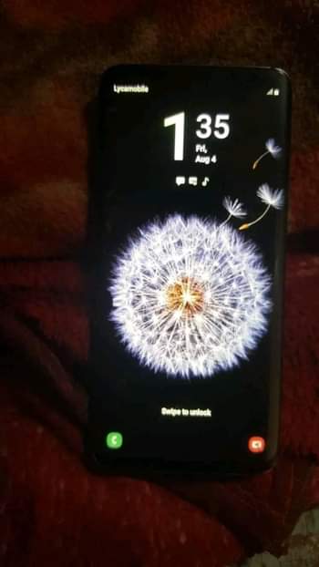 A picture of Quick deal Samsung S9 cracked at 160k last call 0706100418