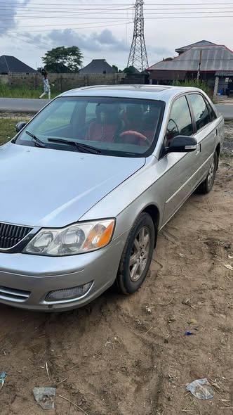 A picture of Toyota Avalon dashboard 2005 for sale price 3 8m call