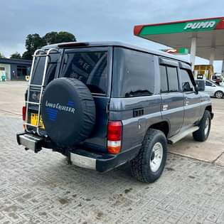 A picture of LAND CRUISER PRADO