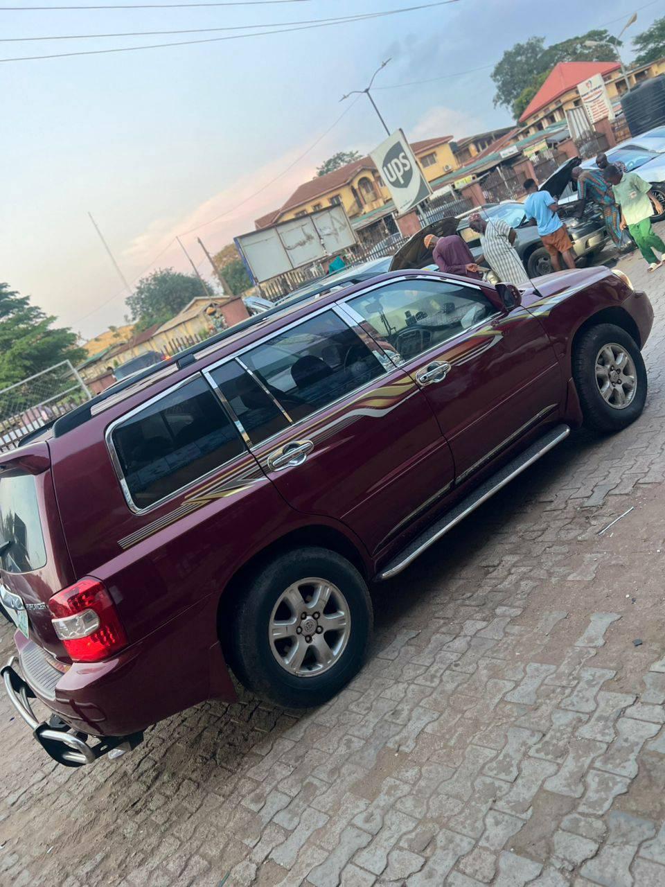 A picture of 2006 SUPER CLEAN SOUND TOYOTA HIGHLANDER untampered good strong v6