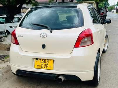 A picture of 2000 Toyota Virts New Model Creem