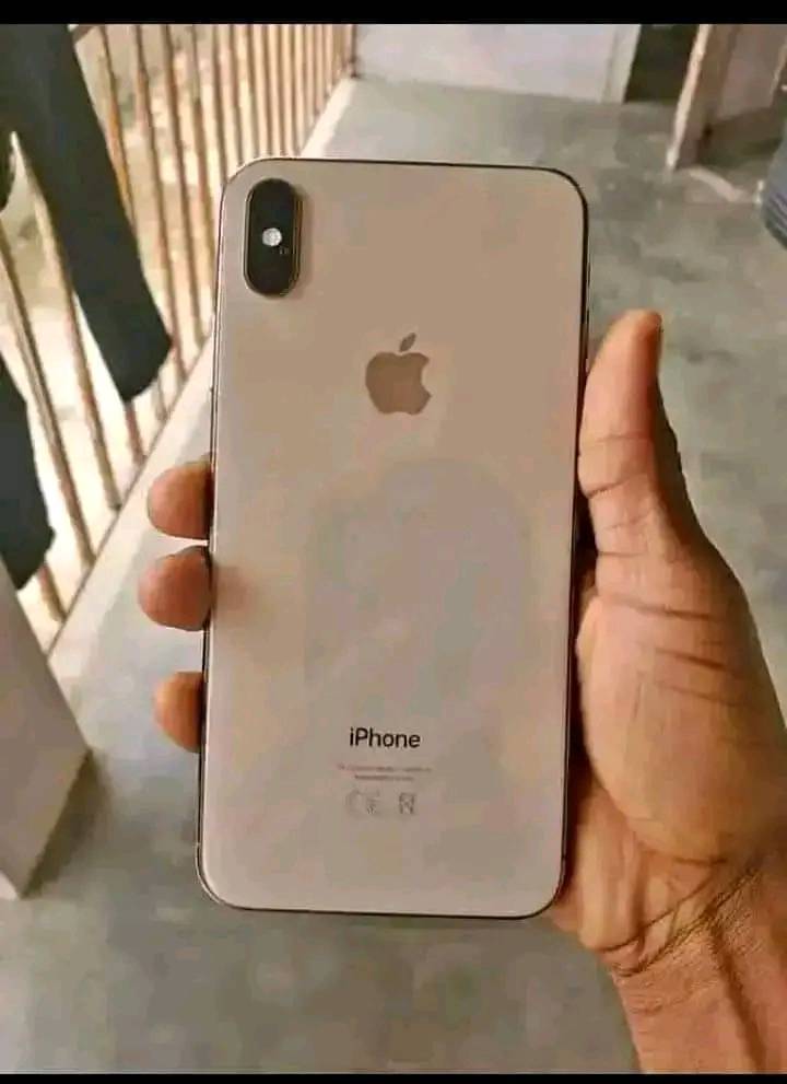 A picture of Iphone XS max