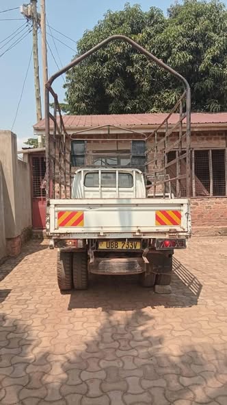 A picture of 2002 Isuzu isuzu