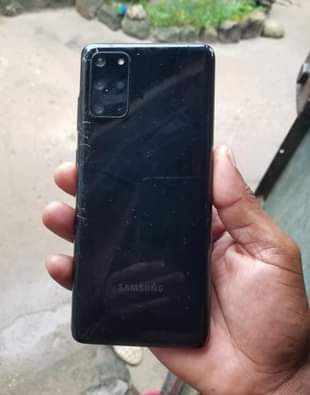 A picture of Galaxy S20 plus 128gb ina doa Bei 190 tu dar