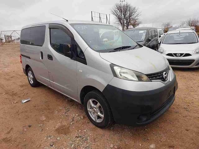 nissan nv200