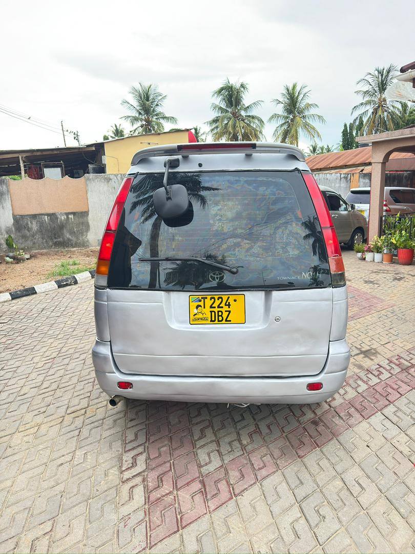 A picture of TOYOTA NOAH SR40
