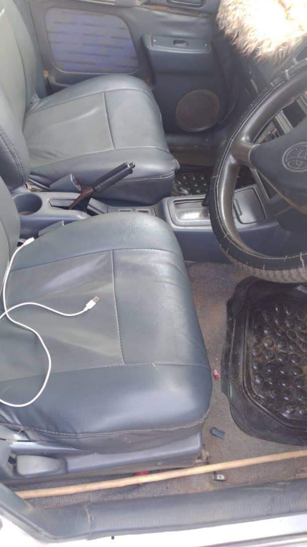 A picture of 2000 Toyota rav4