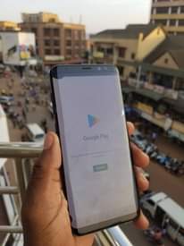 A picture of Samsung Galaxy S8 plus 64gb.....4gbram.....on sell simple crack