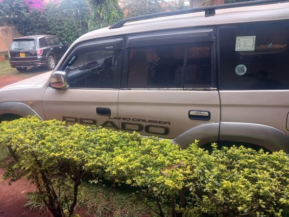 A picture of 1999 Toyota tx land cruiser