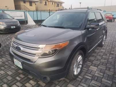 A picture of Ford explorer