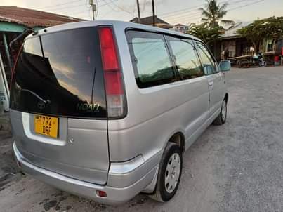 A picture of Toyota noah sr40