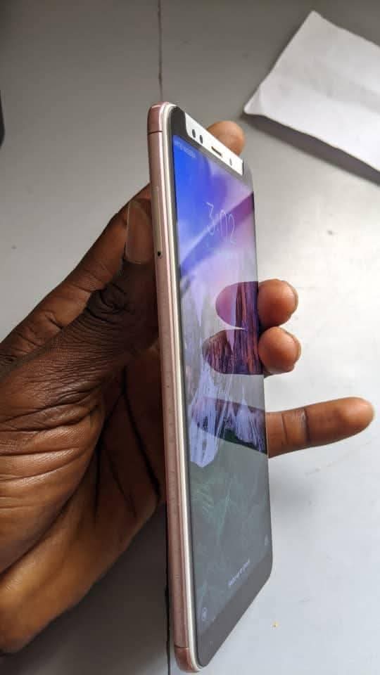 A picture of REDMI 5PLUS