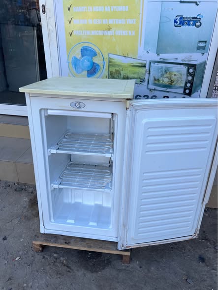 A picture of Beko chest freezer lit 100 bei 198000
