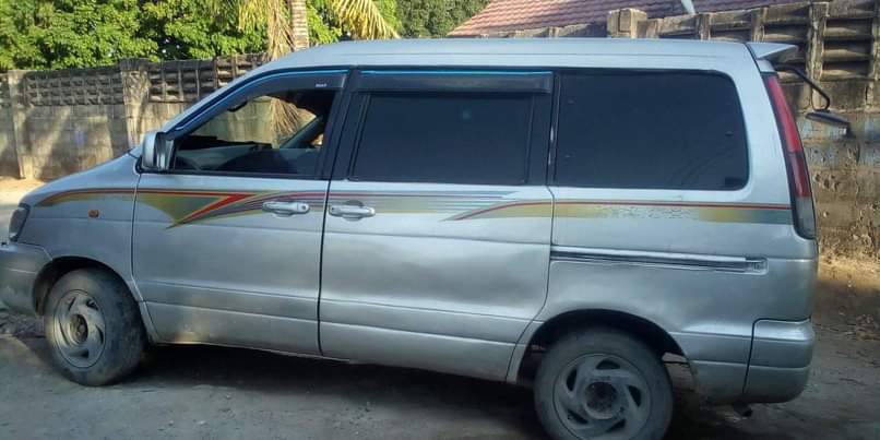 A picture of TOYOTA NOAH